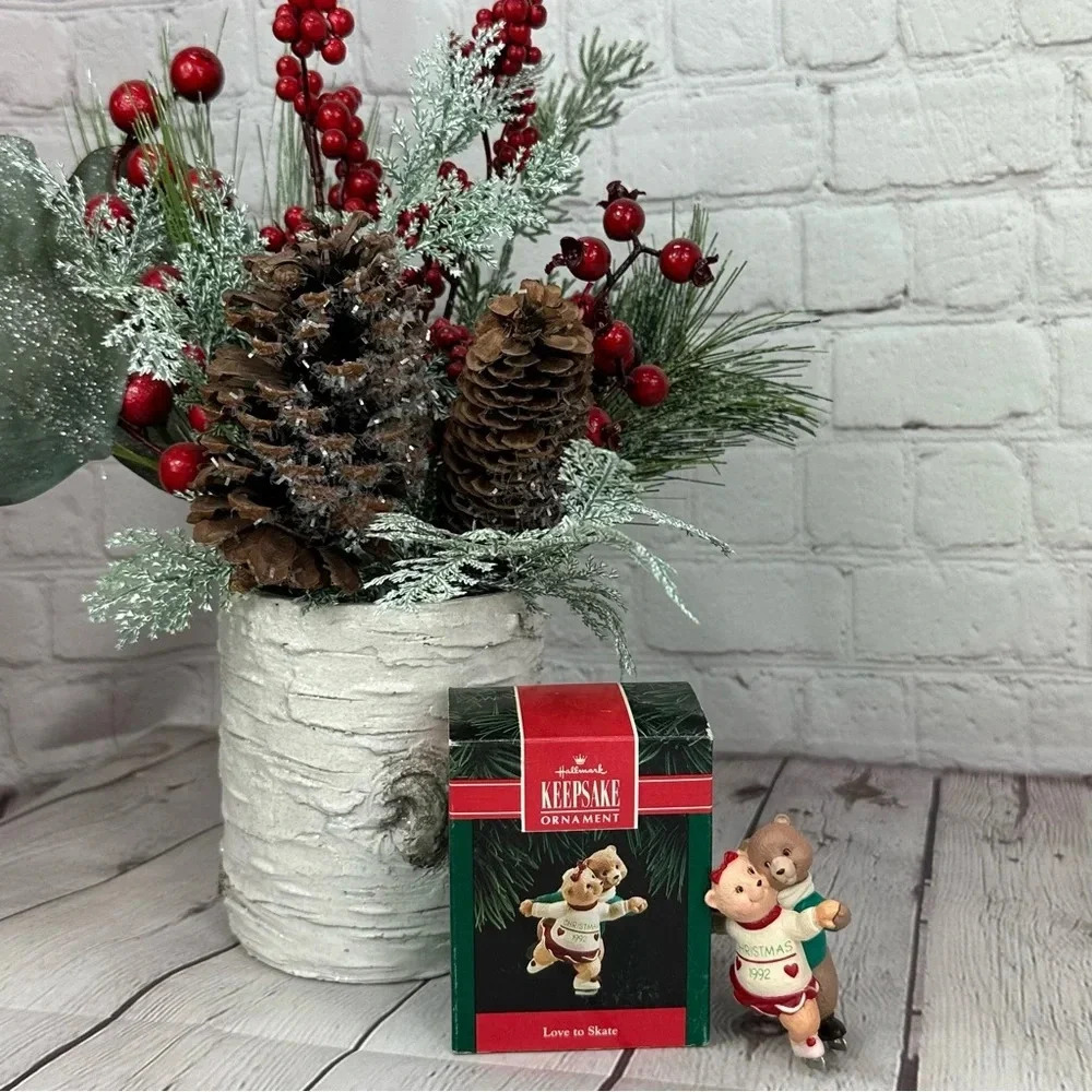 Vintage hallmark Keepsake Ornament 1992 love to skate Christmas holiday